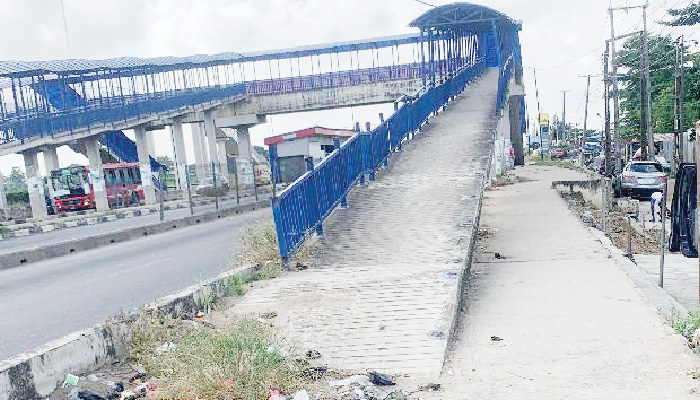 Pedestrians expresses pains over robberies, miscreants’ presence on Lagos bridges